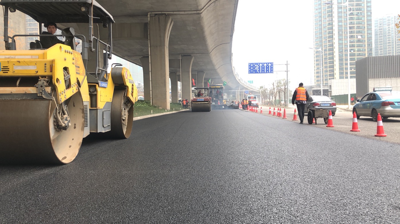 長(zhǎng)沙太空金路橋材料有限公司,雙鋼輪壓路機(jī),福格勒瀝青攤鋪機(jī),AC系列,AF系列,SBS系列