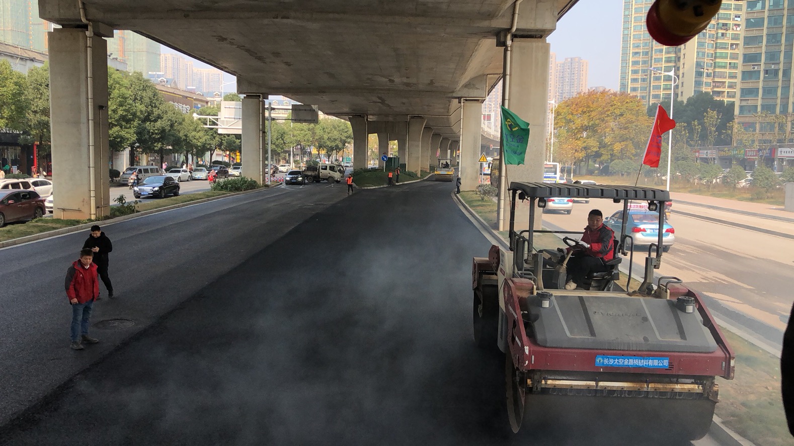 長(zhǎng)沙太空金路橋材料有限公司,雙鋼輪壓路機(jī),福格勒瀝青攤鋪機(jī),AC系列,AF系列,SBS系列