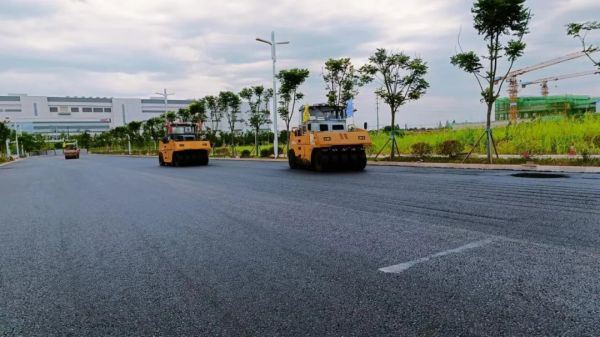 長沙太空金路橋材料有限公司,雙鋼輪壓路機(jī),福格勒瀝青攤鋪機(jī),AC系列,AF系列,SBS系列