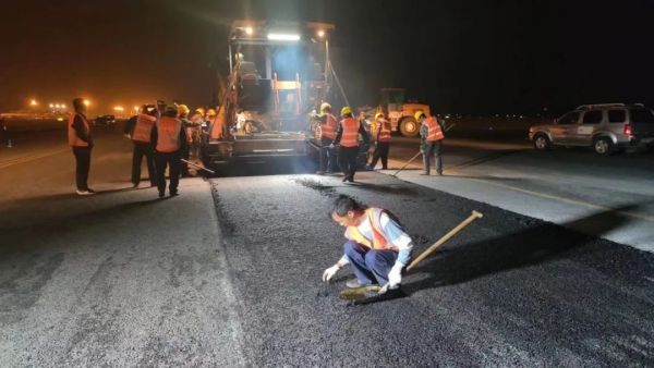 長沙太空金路橋材料有限公司,雙鋼輪壓路機(jī),福格勒瀝青攤鋪機(jī),AC系列,AF系列,SBS系列