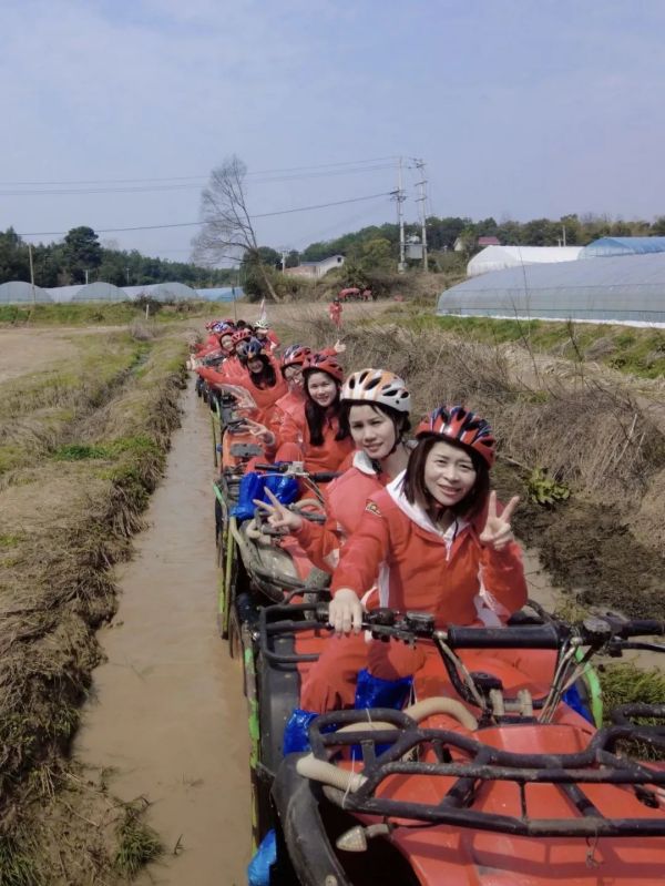 長(zhǎng)沙太空金路橋材料有限公司,雙鋼輪壓路機(jī),福格勒瀝青攤鋪機(jī),AC系列,AF系列,SBS系列