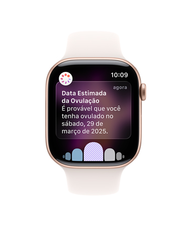 Apple Watch Series 11 com caixa cor de ouro rosa de alumínio, pulseira esportiva blush-clara e lateral direita com Digital Crown, notifica??o de data estimada da ovula??o.