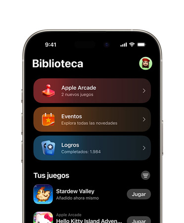 La mitad superior de la pantalla de un iPhone muestra el dise?o de la app Juegos, con la pesta?a Biblioteca, Apple Arcade, Eventos, Logros y la sección Todos los Juegos