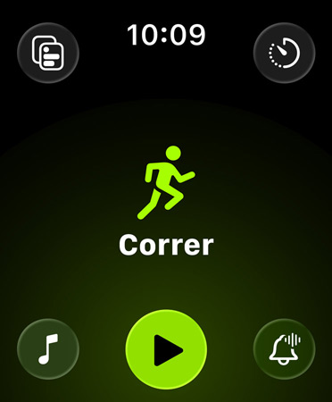 Nuevo dise?o de la app Entreno con botones verdes en las esquinas para acceder a alertas, música, experiencias, entrenamientos personalizados y métricas sobre un fondo negro En el centro, el icono de un corredor en verde, con el entreno Correr en letras blancas debajo y un botón verde para iniciar la carrera