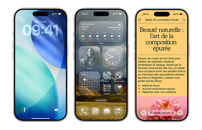 Appareils iPhone placés c?te à c?te, montrant plusieurs nouveaux éléments de design sur iOS, comme l’écran verrouillé avec des chiffres translucides affichant l’heure en Liquid Glass et un écran d’accueil avec des ic?nes d’apps transparentes en Liquid Glass