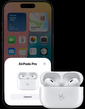 開蓋的充電盒內(nèi)裝有 AirPods 4，旁邊有部 iPhone，展示已連接的 AirPods 4。