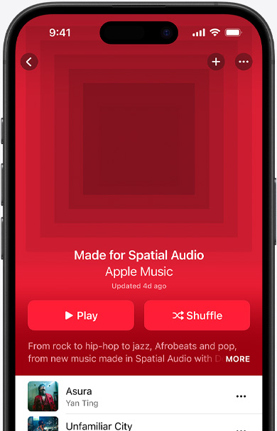 iPhone 螢?zāi)?，顯示 Apple Music app 中「空間音訊專區(qū)」歌單的封面插圖