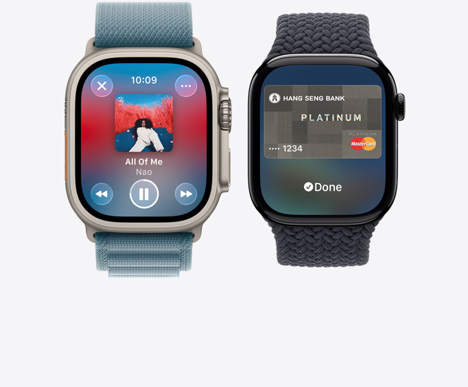 Apple?Watch Ultra?3，原色鈦金屬錶殼，螢?zāi)徽故?Apple Music app 的正在播放畫(huà)面，Apple Watch Series 11，拋光亮黑色鋁金屬錶殼，螢?zāi)徽故?Apple Pay 的畫(huà)面