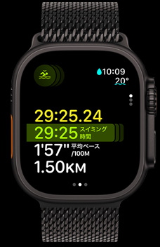 マルチスポーツ機(jī)能の一環(huán)として、スイミングの時間、ペース、距離を表示しているApple Watch Ultra 2