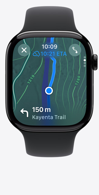 Apple Watch Series 10 的正面，地圖 app 畫面顯示遠足路線圖。