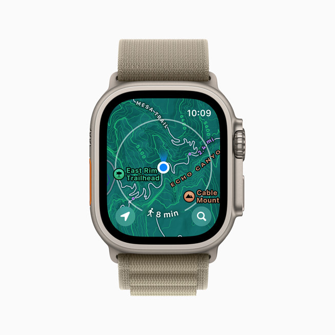 Apple Watch Ultra’da Apple Harita’daki yeni topo?rafik harita g?steriliyor.