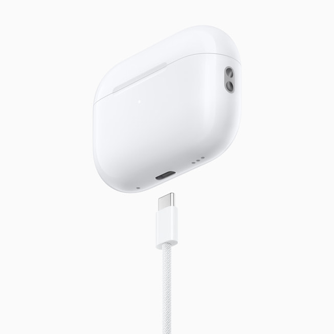 Se muestran los AirPods Pro de 2.a generación con carga USB-C.