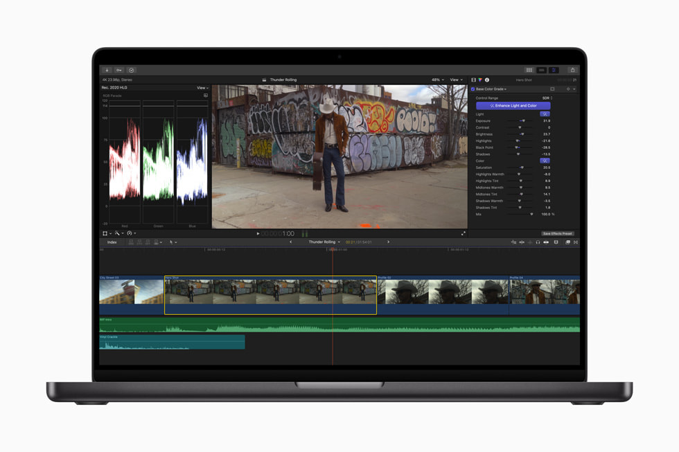 Enhance Light and Color in Final?Cut?Pro voor Mac?10.8 op een 16?inch MacBook?Pro in spacezwart.