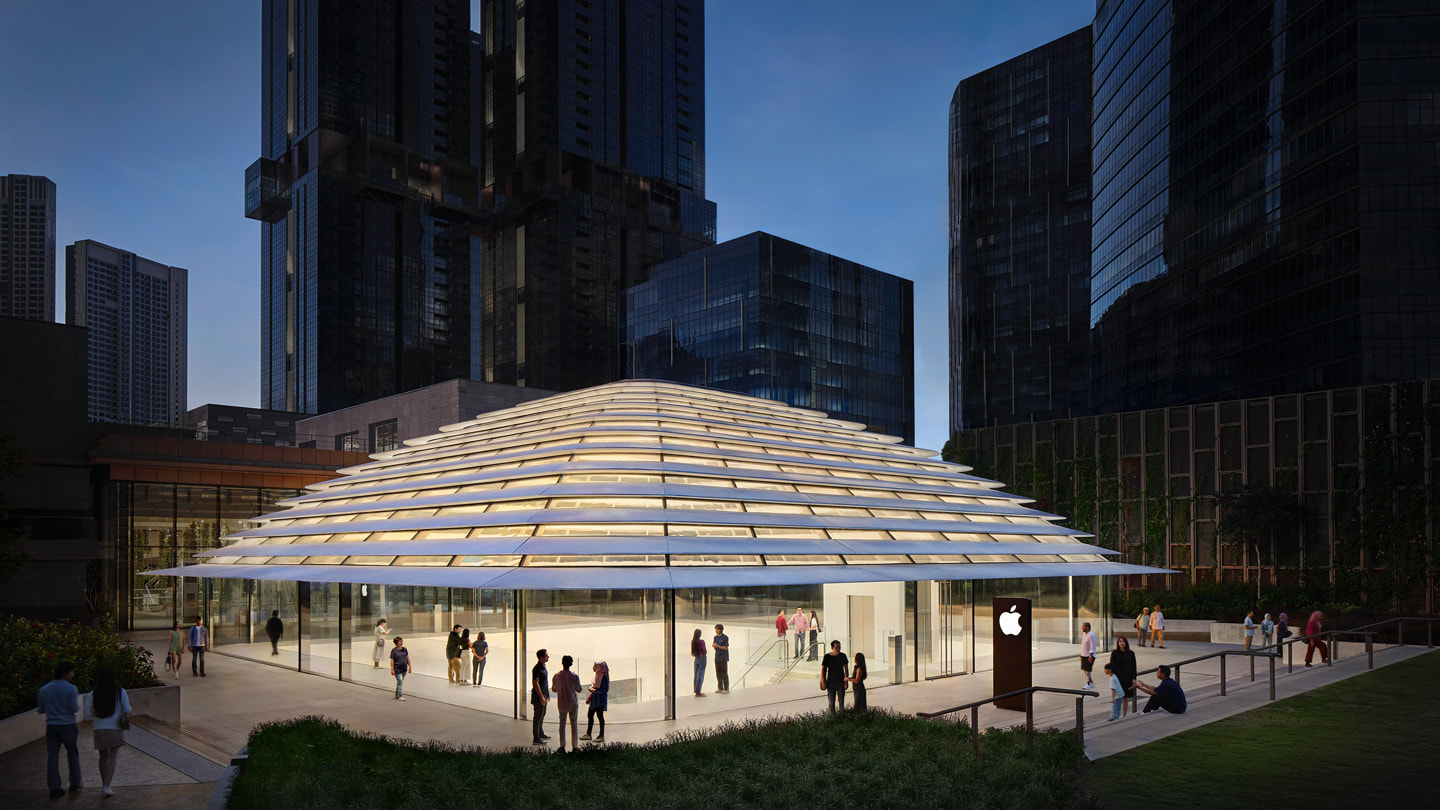 Foto eksterior Apple The Exchange TRX di Kuala Lumpur yang diperbesar.