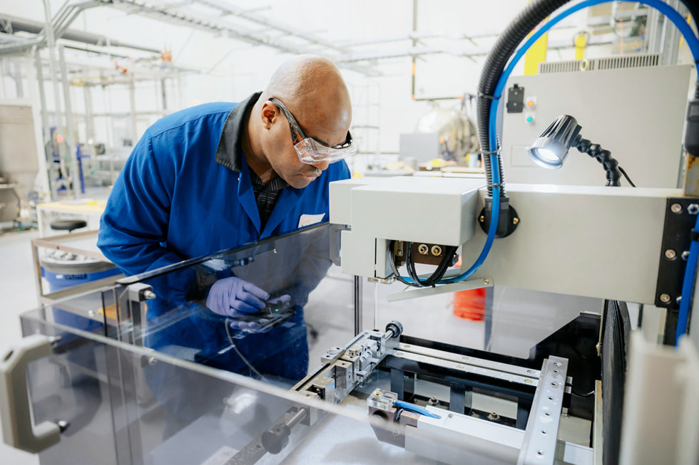 An image of an MP Materials factory worker.