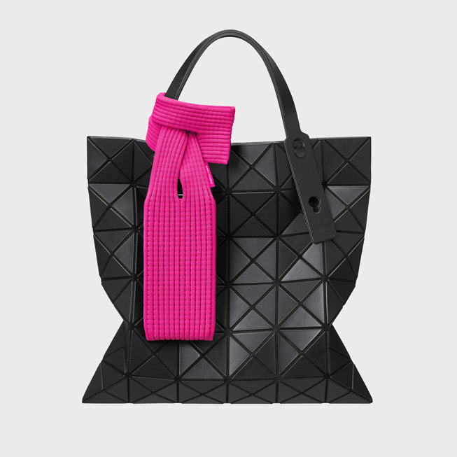 iPhone Pocket in pink paired with a black ISSEY MIYAKE handbag.