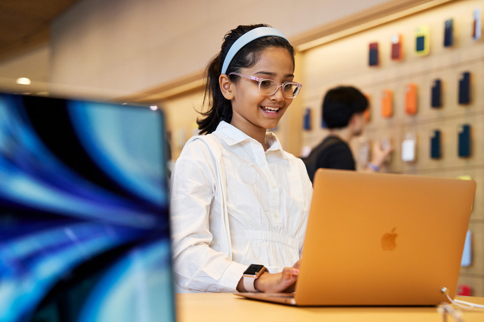 ????? ????? ???? ?????? MacBook?Air ?? ???? Apple?BKC.