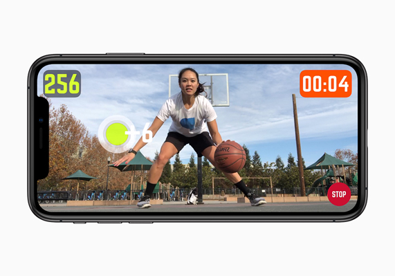 iPhone XS ekran?nda HomeCourt’tan bir video.