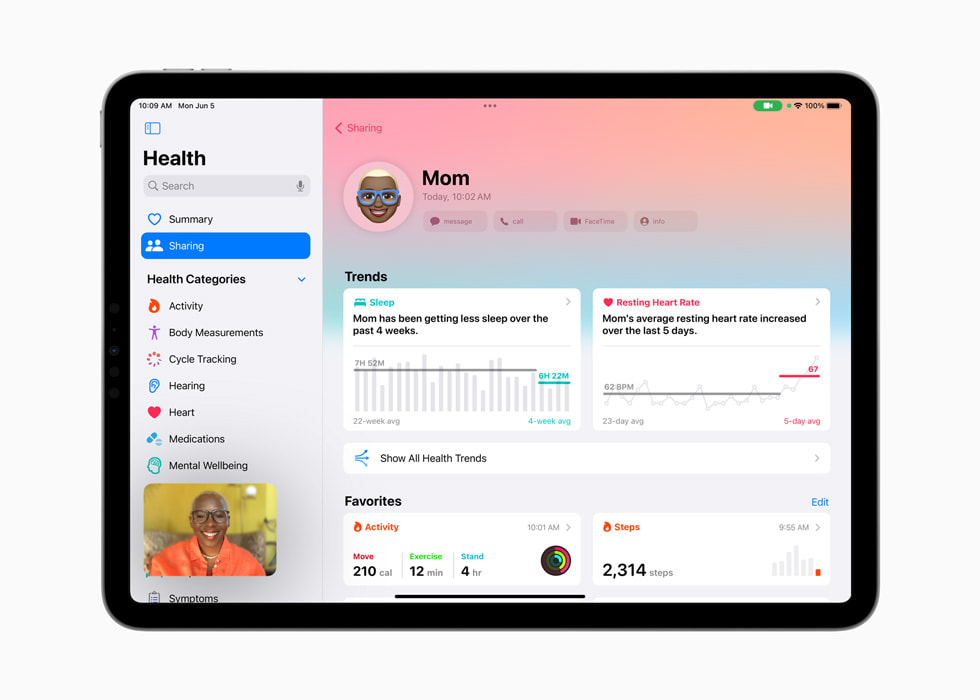 iPad Pro’daki Sa?l?k uygulamas?nda kullan?c?n?n annesinden gelen Payla??m g?steriliyor.