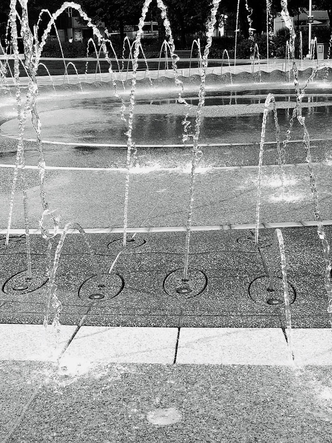 Photo de Kearia?Carter montrant des jeux d’eau dans un parc.