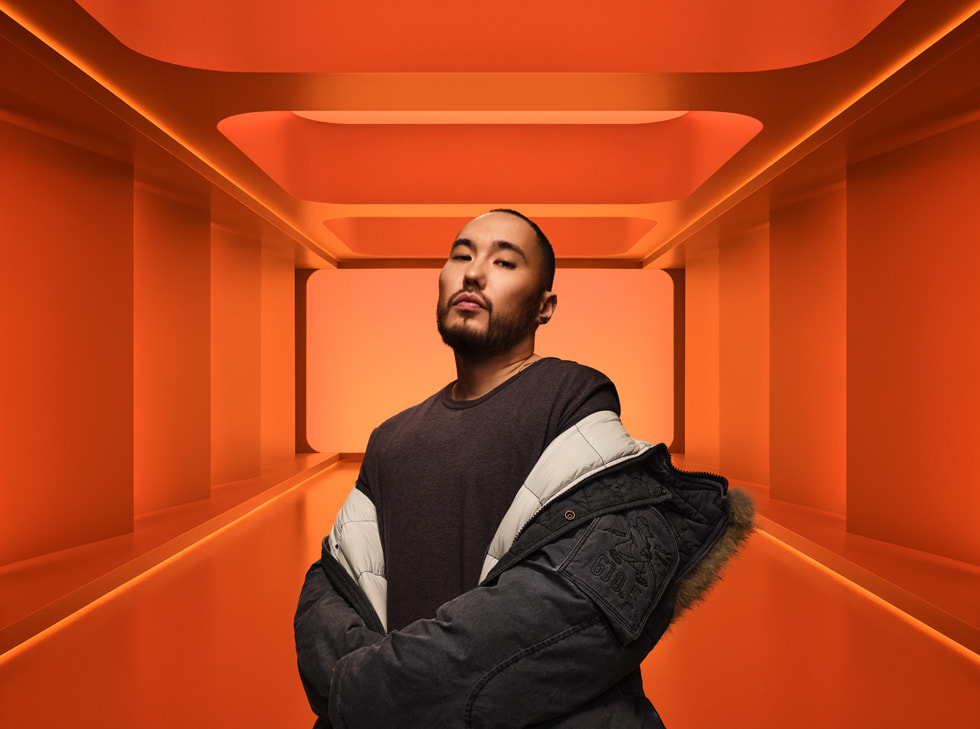 Rap sanat??s? Scriptonite Apple Music ?dülüyle poz veriyor.
