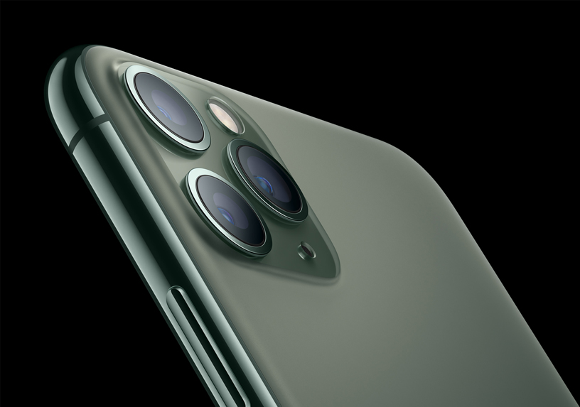 iPhone 11 Pro’nun dokulu mat cam arka k?sm?.