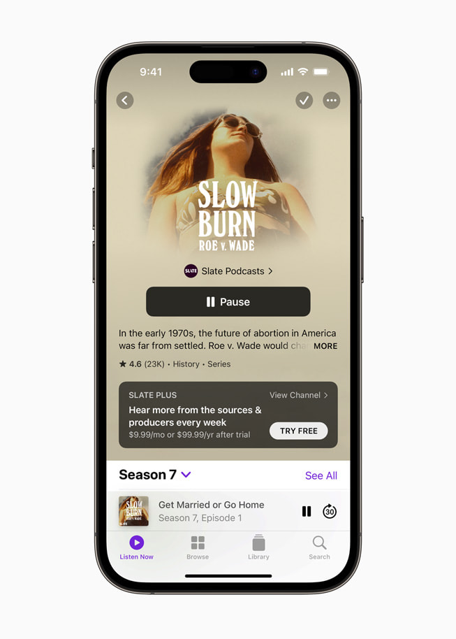 Trang n?i dung c?a Slow Burn mùa th? b?y trong Apple Podcasts trên iPhone 14 Pro.