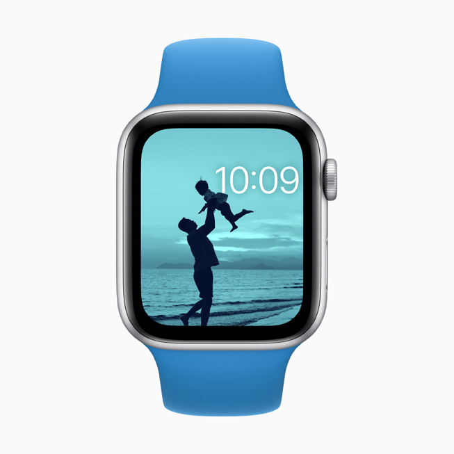 Apple Watch Series 5’te renk filtresine sahip bir Foto?raflar kadran? g?rüntüleniyor.