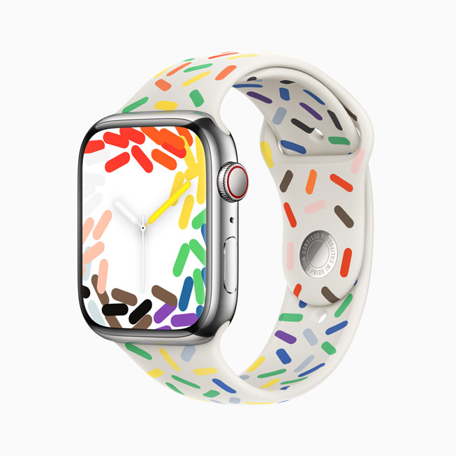 Apple Watch Series 8’de yeni Apple Watch Pride Edition saat kadran? ve kordon tasar?m? g?steriliyor. 