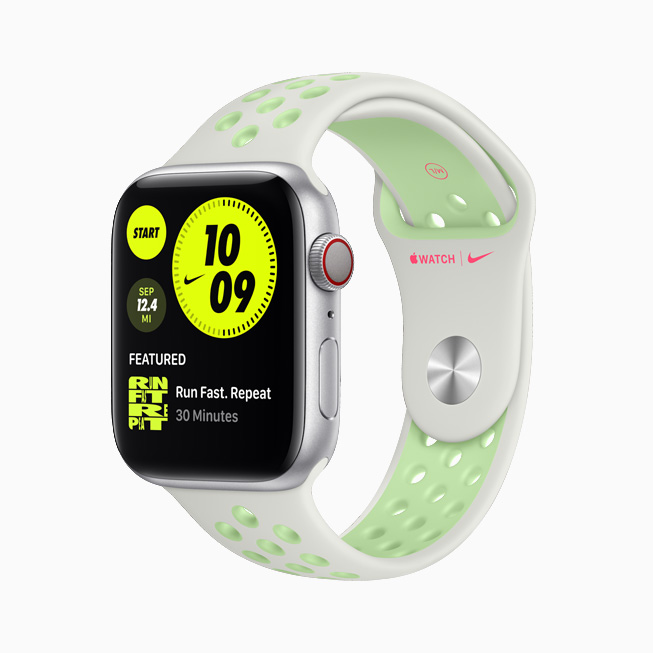 Beyaz ve neon ye?il Spor Kordonlu Apple Watch Nike.