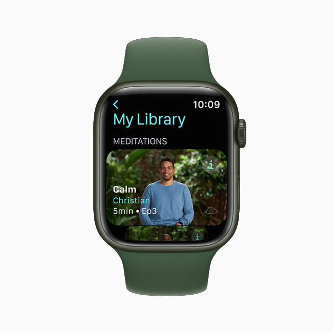 Apple Watch Series 7 ekran?nda Apple Fitness+ e?itmeni Christian bir Meditasyonu y?netirken g?steriliyor.