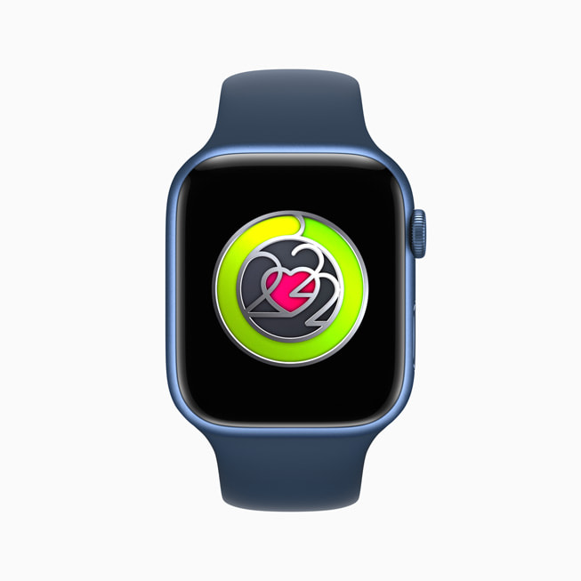 Apple Watch üzerinde Kalp Sa?l??? Haftas? Aktivite Yar??mas? simgesi g?steriliyor.
