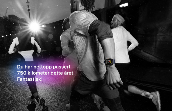 P? et svart-hvitt-bilde av en gruppe joggere st?r det: ?Du har nettopp passert 750 kilometer dette ?ret. Fantastisk!?