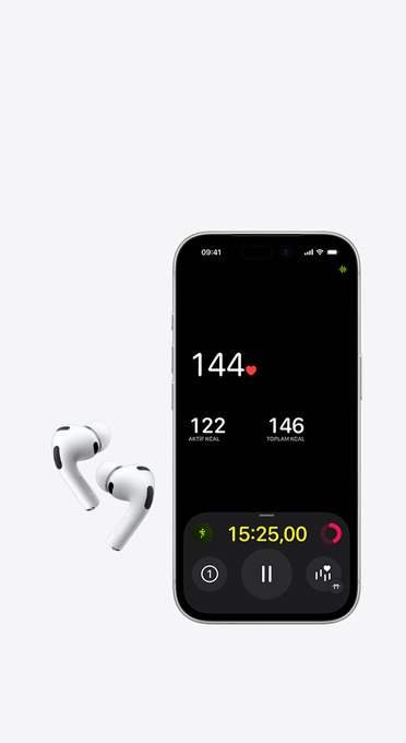 Ekran?nda kalp at?? h?z? takibi olan iPhone’un yan?nda sol ve sa? kablosuz kulakl?k