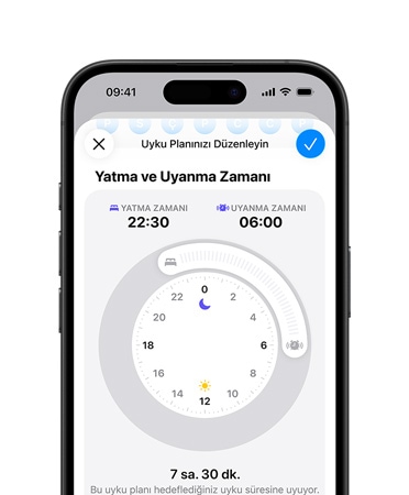 iPhone 16’n?n ?nden g?rünümü, Kullan?c? Arayüzünde Sa?l?k uygulamas?n?n, Yatma Zaman?, A??k Mod’da Yatma Zaman? Program? g?rülüyor