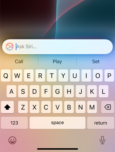 Pole tekstowe na górze klawiatury iPhone’a wy?wietlaj?ce komend? Popro? Siri