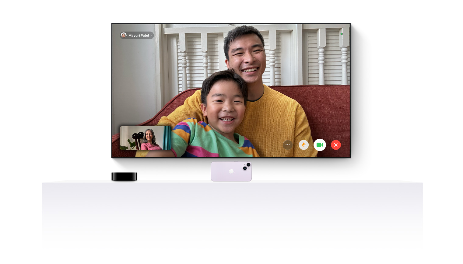 Apple TV 4k 與 iPhone 一起運(yùn)作，將 FaceTime 畫面顯示在平面電視螢?zāi)簧?>
					</picture>
					
					<p class=