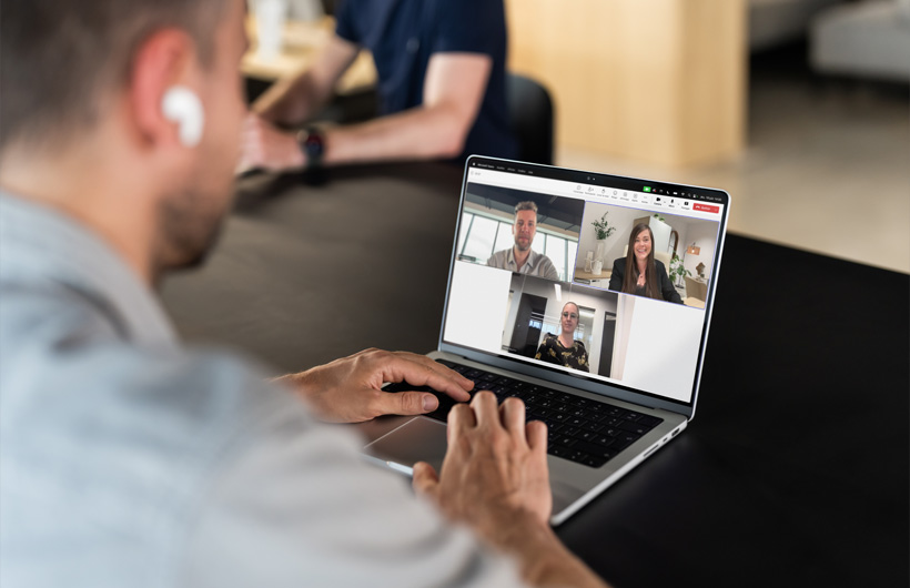 Al ser compatible con apps de negocio esenciales como Microsoft Teams, el Mac le permite al director de marketing digital, Clément Bo?s, mantenerse conectado y potenciar su productividad.