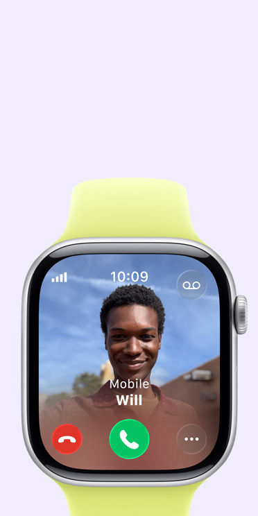 Apple Watch Series 11, hliníkové pouzdro, vesmírně ?edá barva, p?íchozí hovor, fotka kontaktu, tla?ítka p?ijetí a odmítnutí hovoru, na pravém boku korunka Digital Crown, sportovní ?emínek, neonově ?lutá barva