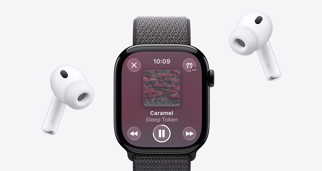 AirPods Pro 3, bílá barva, silikonové ?punty, Apple Watch Series 11, pouzdro z le?těného klavírně ?erného hliníku, bě?ící p?ehrávání v aplikaci Hudba
